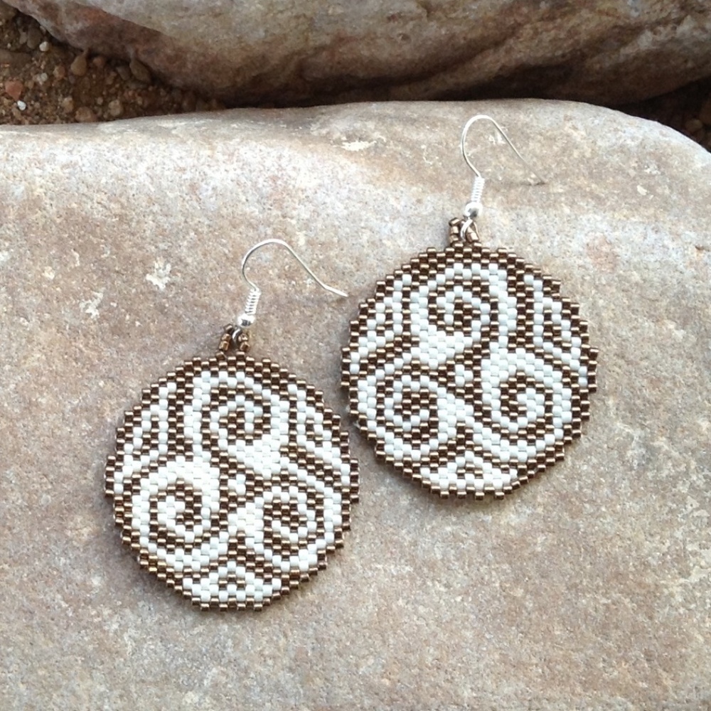 𝅺Bronze and Cream Swirl Beaded Earrings, New, Handmade by Me - Picture 2 of 3